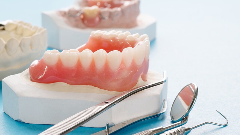 Hàm Tháo Lắp Nhựa Cứng: Ưu, Nhược Điểm và Chi Phí 5