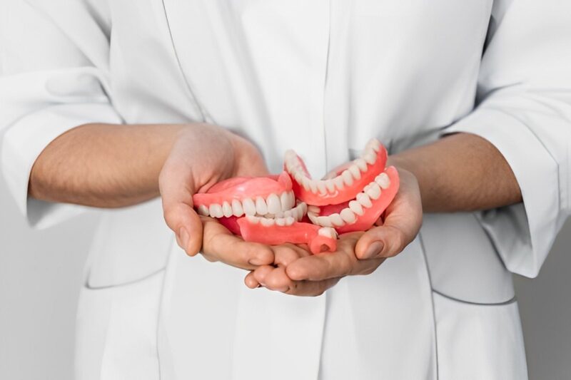Hàm Tháo Lắp Nhựa Dẻo: Ưu, Nhược Điểm và Chi Phí 4