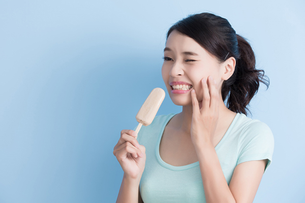 Nhổ răng khôn ăn kem được không?